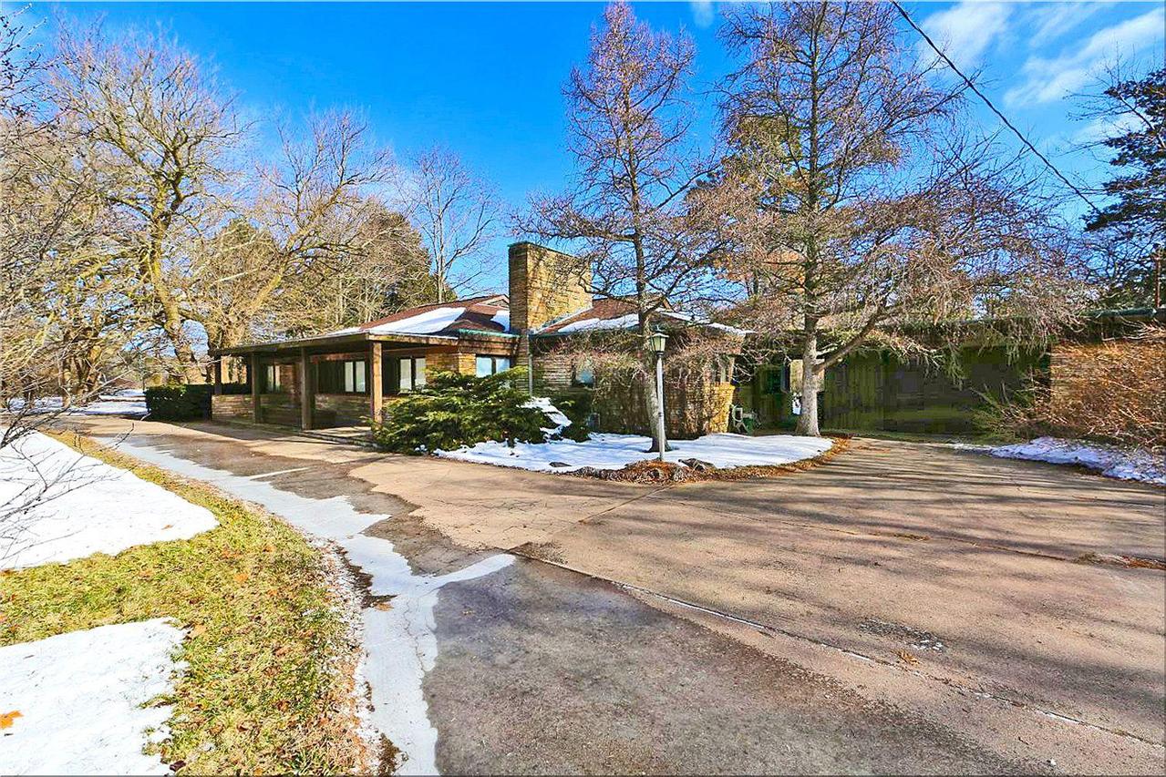 4945 N Main St, Wind Point, WI 53402