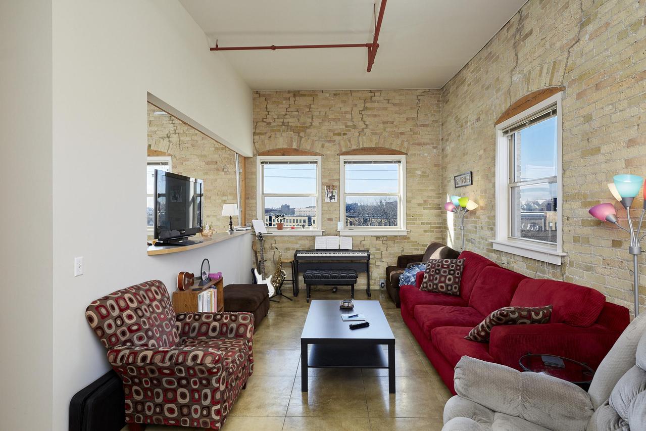 904 E Pearson St #322, Milwaukee, WI 53202