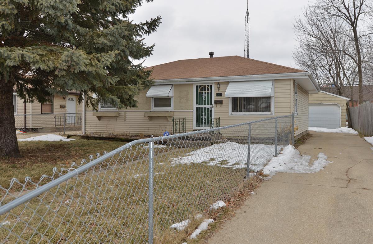 818 Sandra Ct, Racine, WI 53403