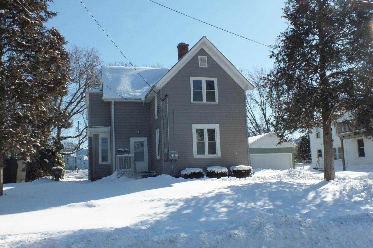 1091 Baxter St, Waukesha, WI 53186