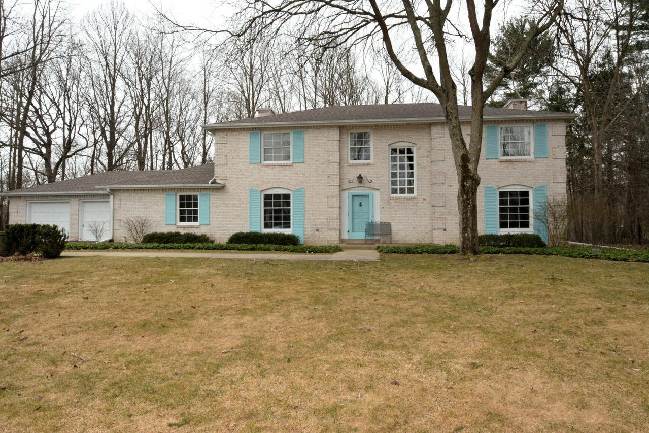 9519 N Wakefield Ct, Bayside, WI 53217