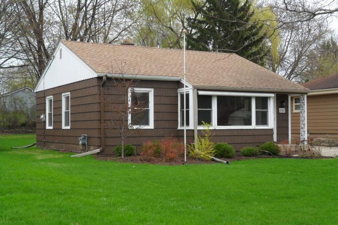 4248 N 95th St, Wauwatosa, WI 53222