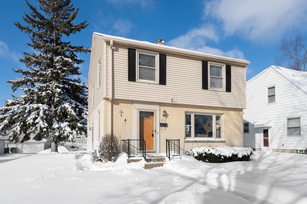3715 N 98th St, Milwaukee, WI 53222