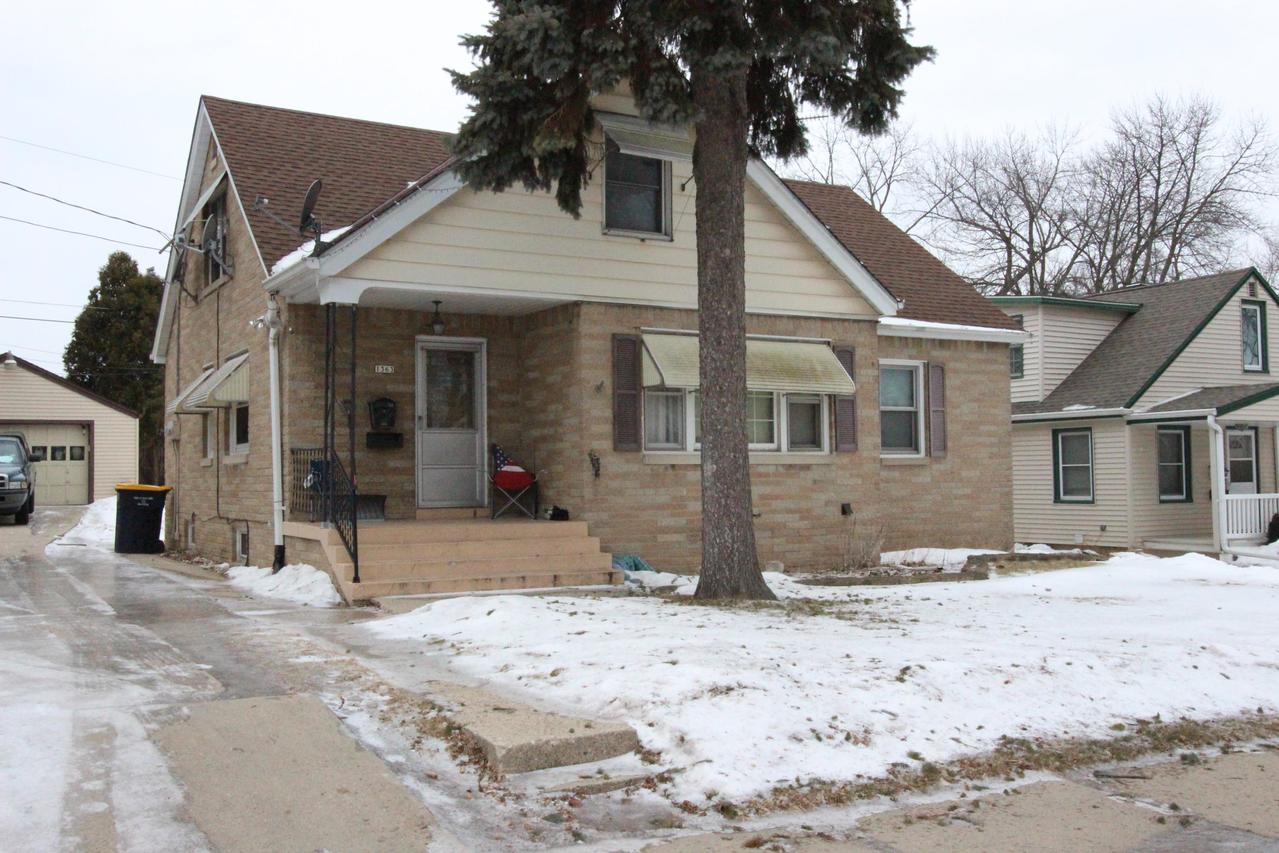 1363 S 88th St, West Allis, WI 53214