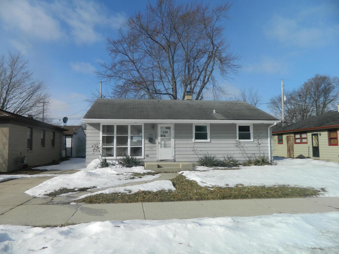 1708 Arcturus Ave, Racine, WI 53404