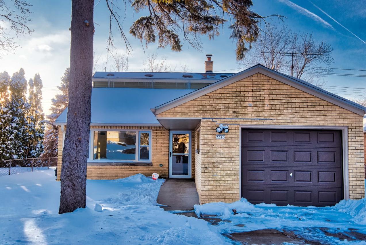 3373 N 93rd St, Milwaukee, WI 53222