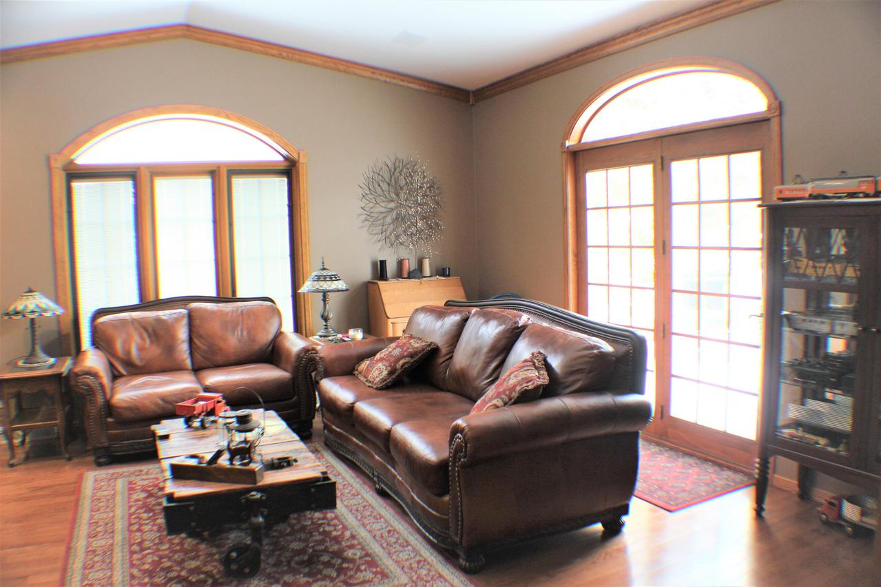 1329 Fleetwood Dr., Manitowoc, WI 54220