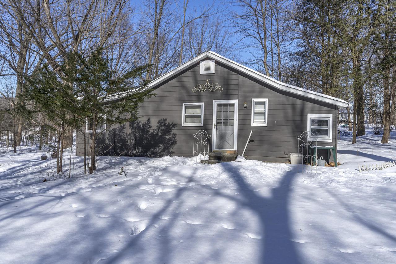 W202N10172 Lannon Rd, Germantown, WI 53017