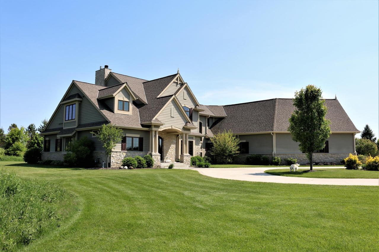 7523 W Red Cedar Ct., Mequon, WI 53097