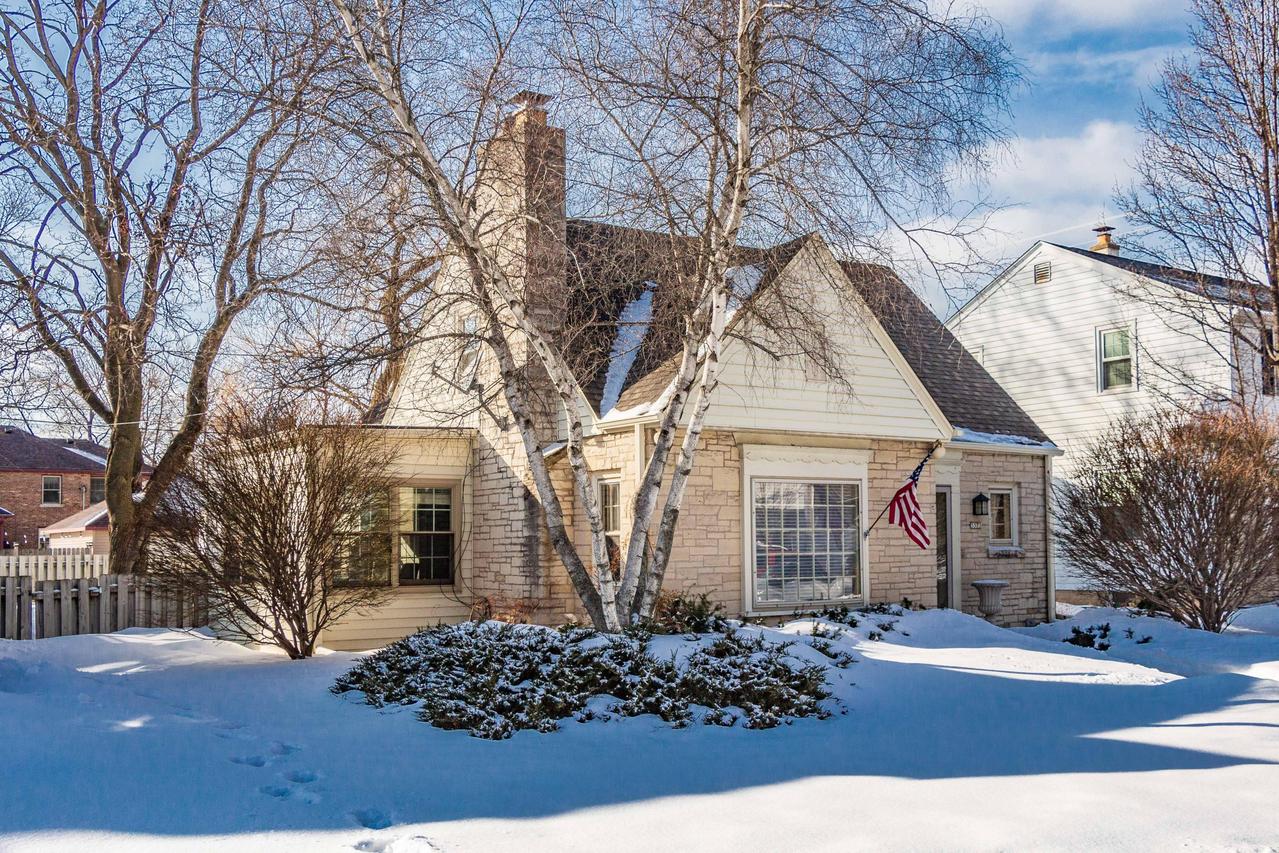 5573 N Berkeley Blvd, Whitefish Bay, WI 53217