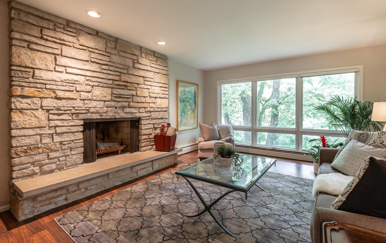 969 W Jonathan Ln, Bayside, WI 53217