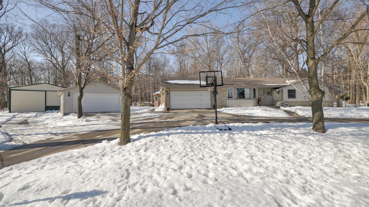 6908 7 Mile Rd, Caledonia, WI 53402