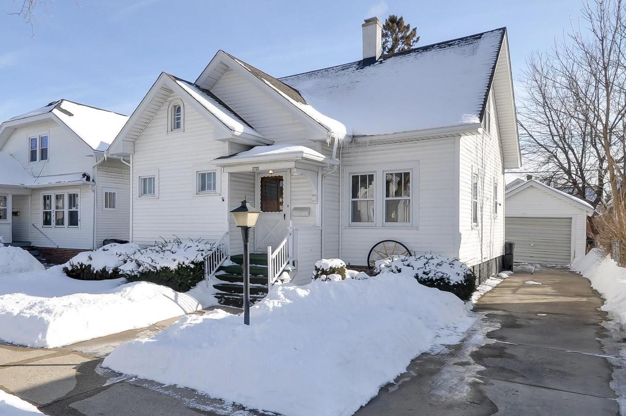 2723 Olive St, Racine, WI 53403