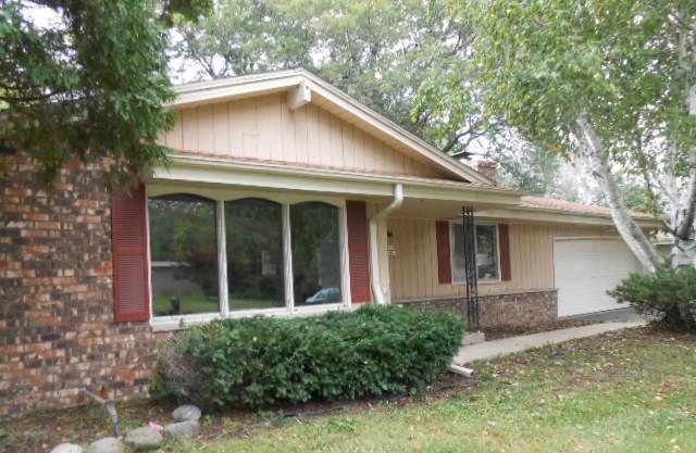 W170S7281 Meadow Dr, Muskego, WI 53150