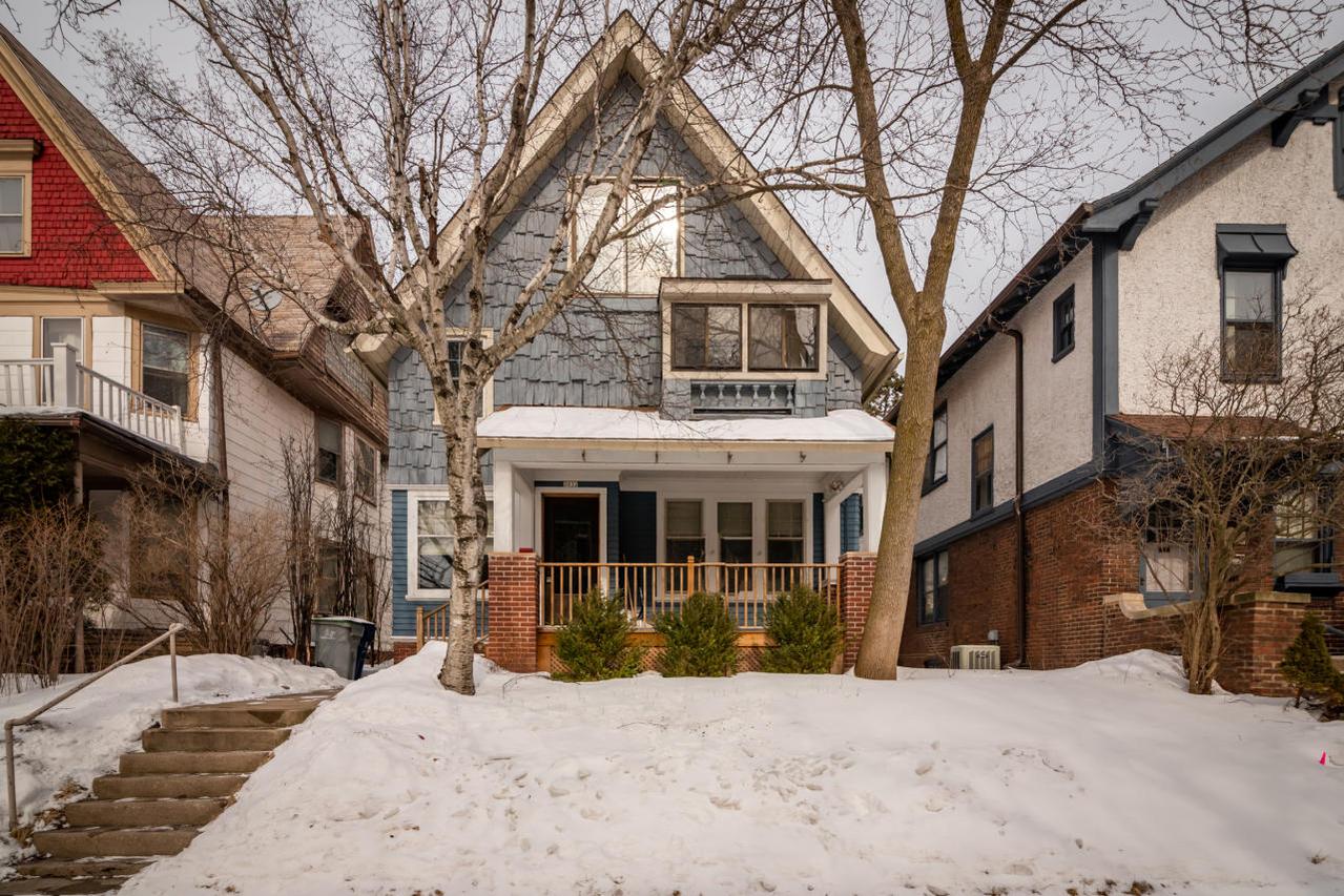 2032 E Kenilworth Pl, Milwaukee, WI 53202