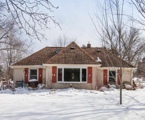N69W13556 Harding Dr, Menomonee Falls, WI 53051