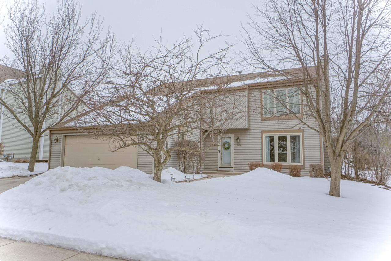 1919 Cliff-alex Ct, Waukesha, WI 53189