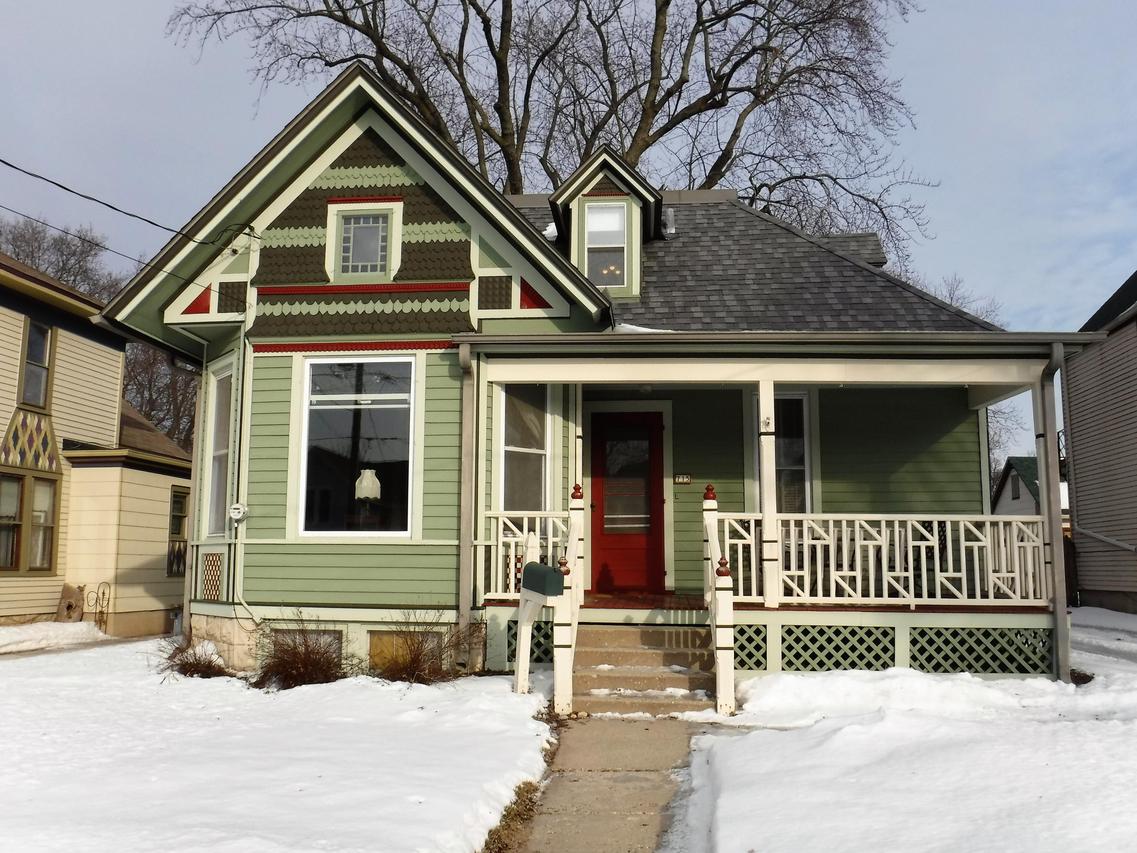 715 Oakland Ave., Waukesha, WI 53186