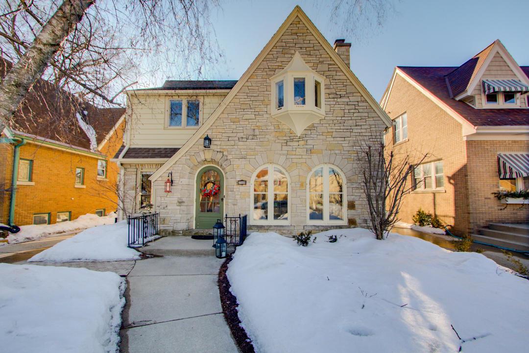 2509 N Lefeber Ave., Wauwatosa, WI 53213