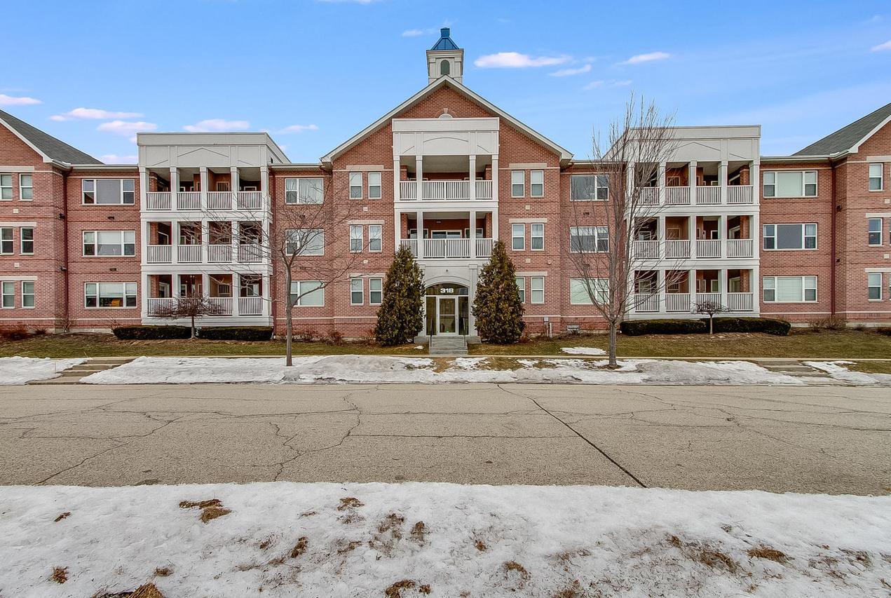 318 57th St #207, Kenosha, WI 53140