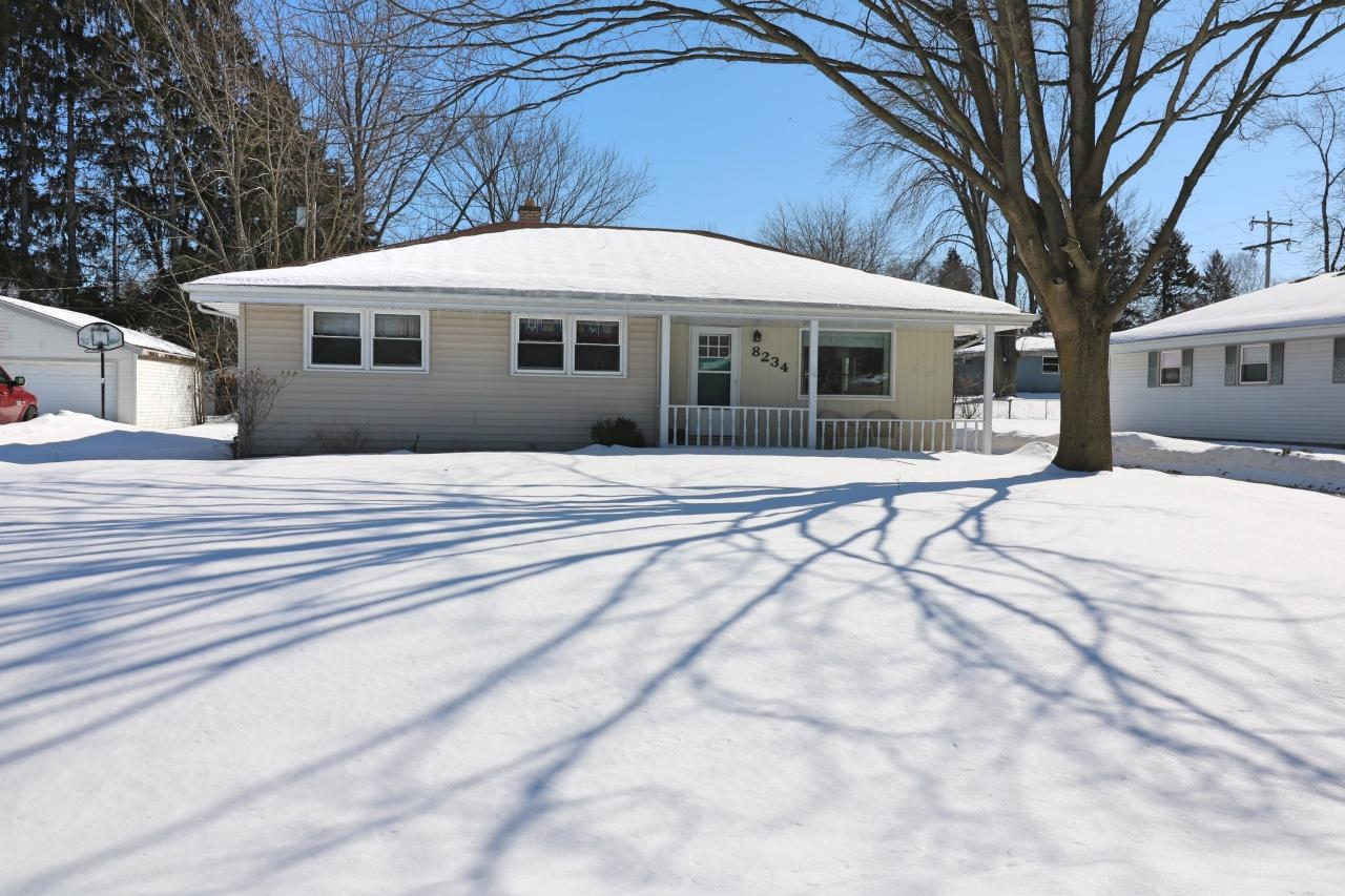 8234 N Ivy St, Brown Deer, WI 53223
