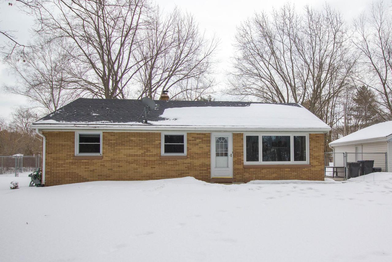 1745 S Craftsman Dr, New Berlin, WI 53146