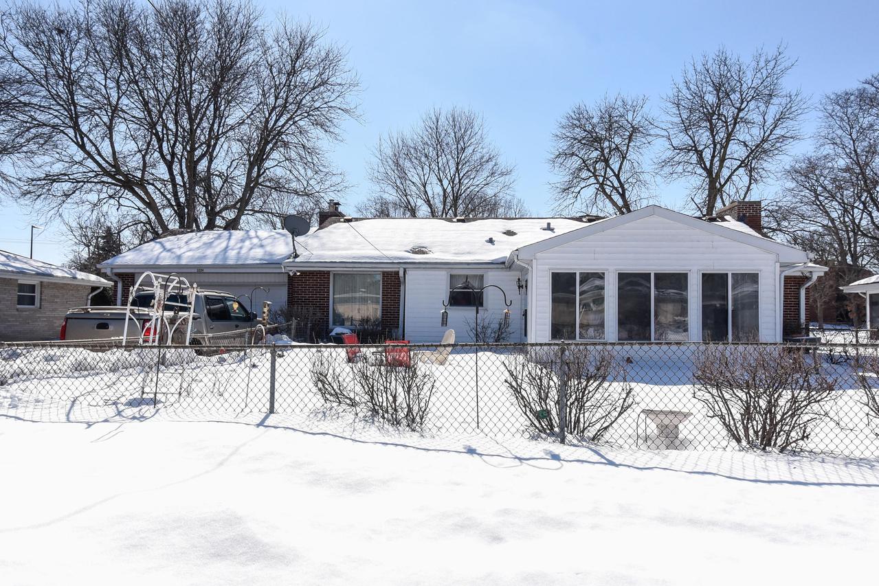 3324 W Edgerton Ave, Greenfield, WI 53221