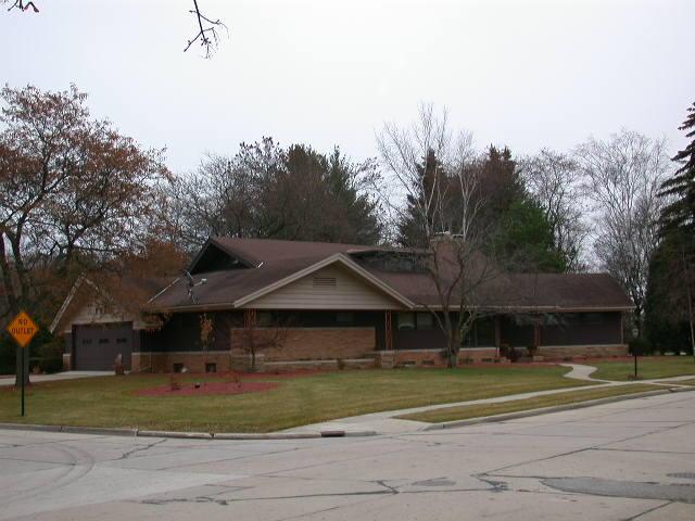 1011 E Crescent Dr., Manitowoc, WI 54220