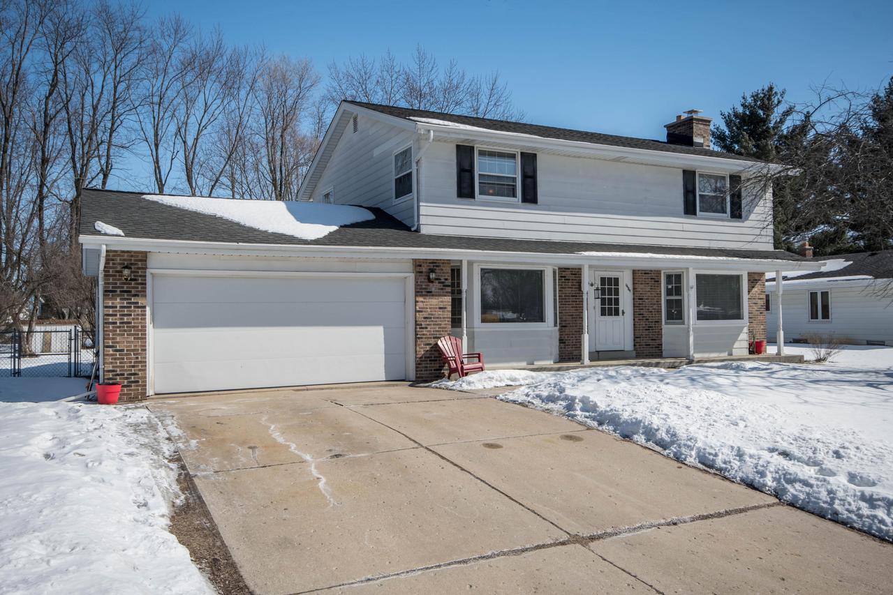 1609 Chapman Dr, Waukesha, WI 53189