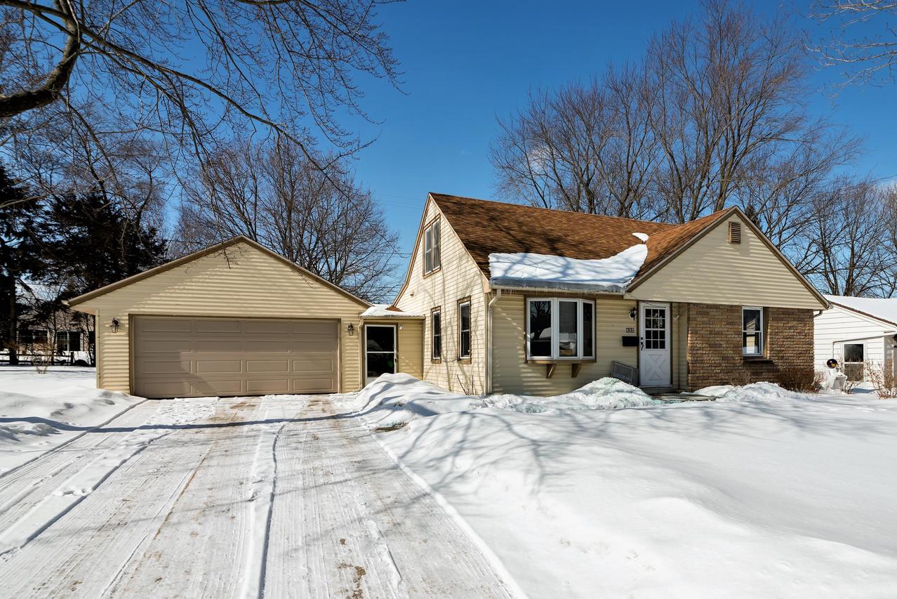 632 S 17th Ave, West Bend, WI 53095