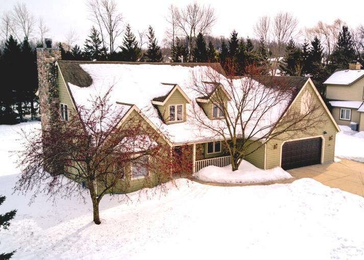 374 Streamside Ct, Grafton, WI 53024