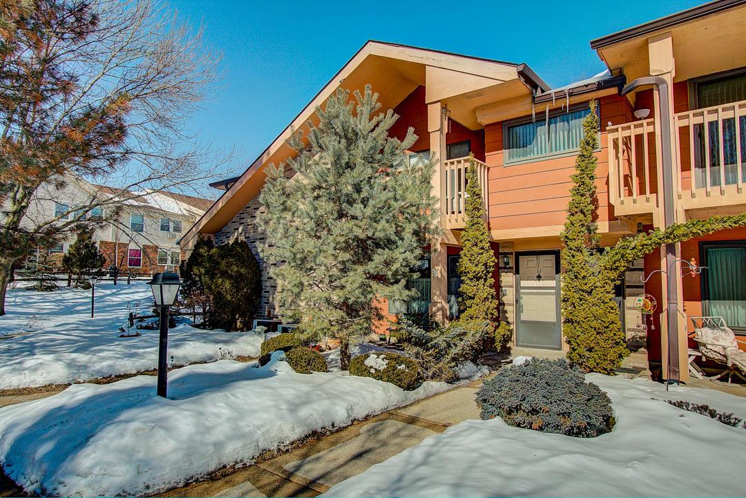 1619 Dover Dr #11, Waukesha, WI 53186
