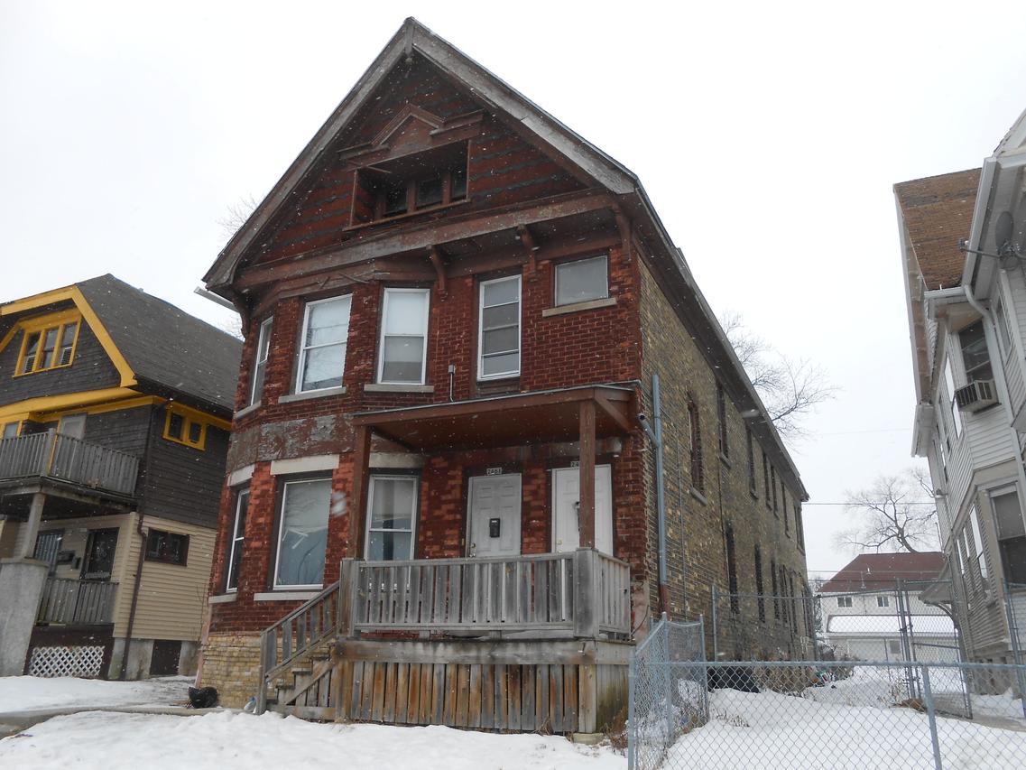 2461 N 8th St #2463, Milwaukee, WI 53206