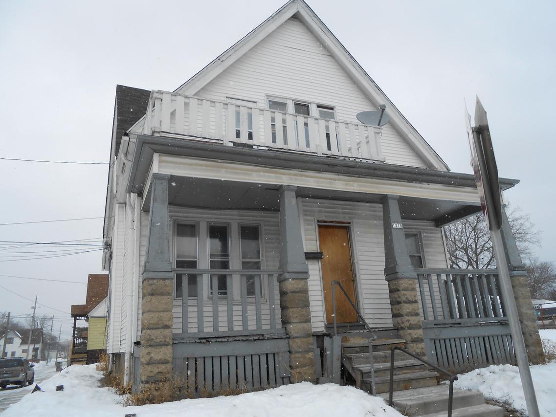 1218 W Hadley St, Milwaukee, WI 53206