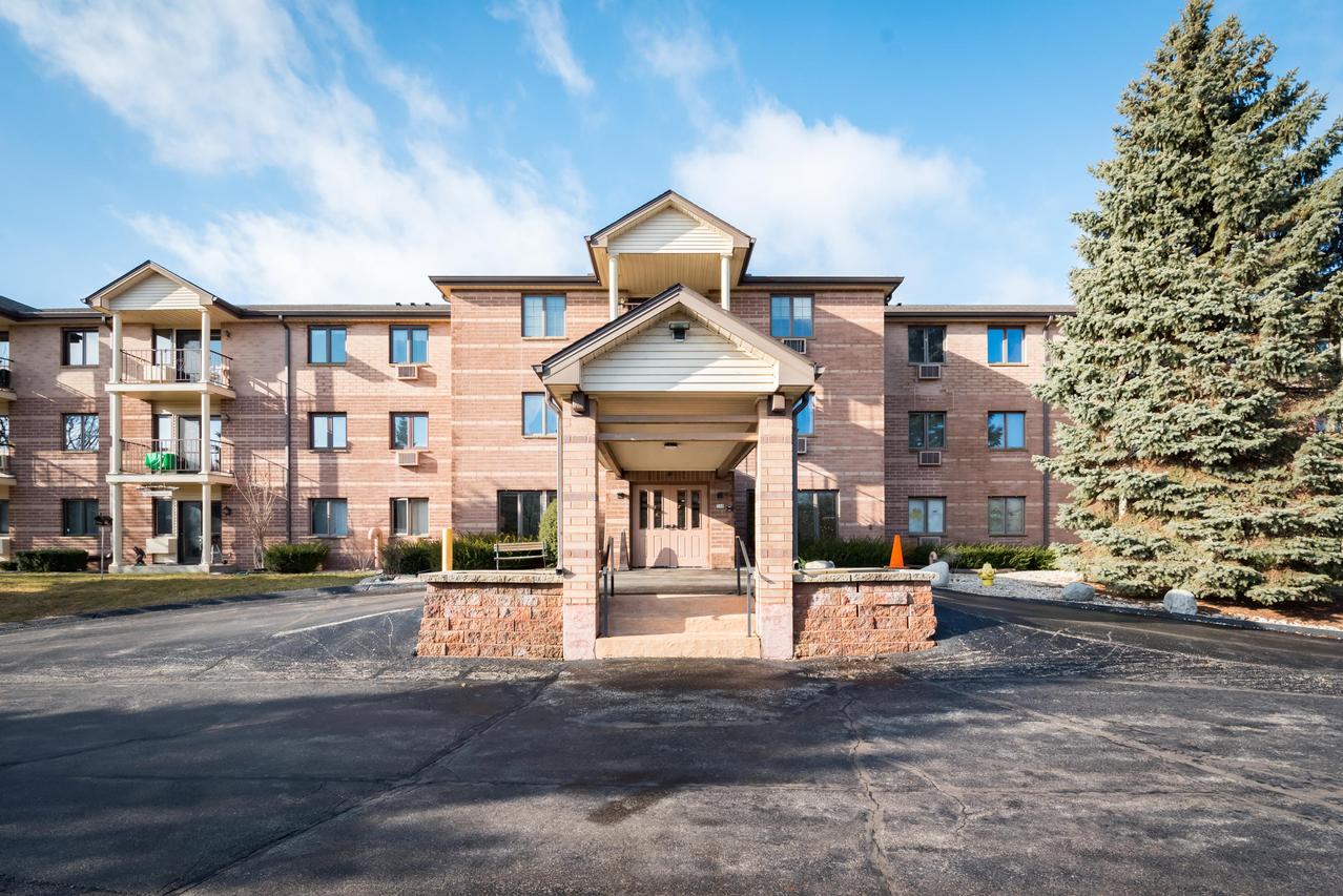 530 N Silverbrook Dr. #220, West Bend, WI 53090