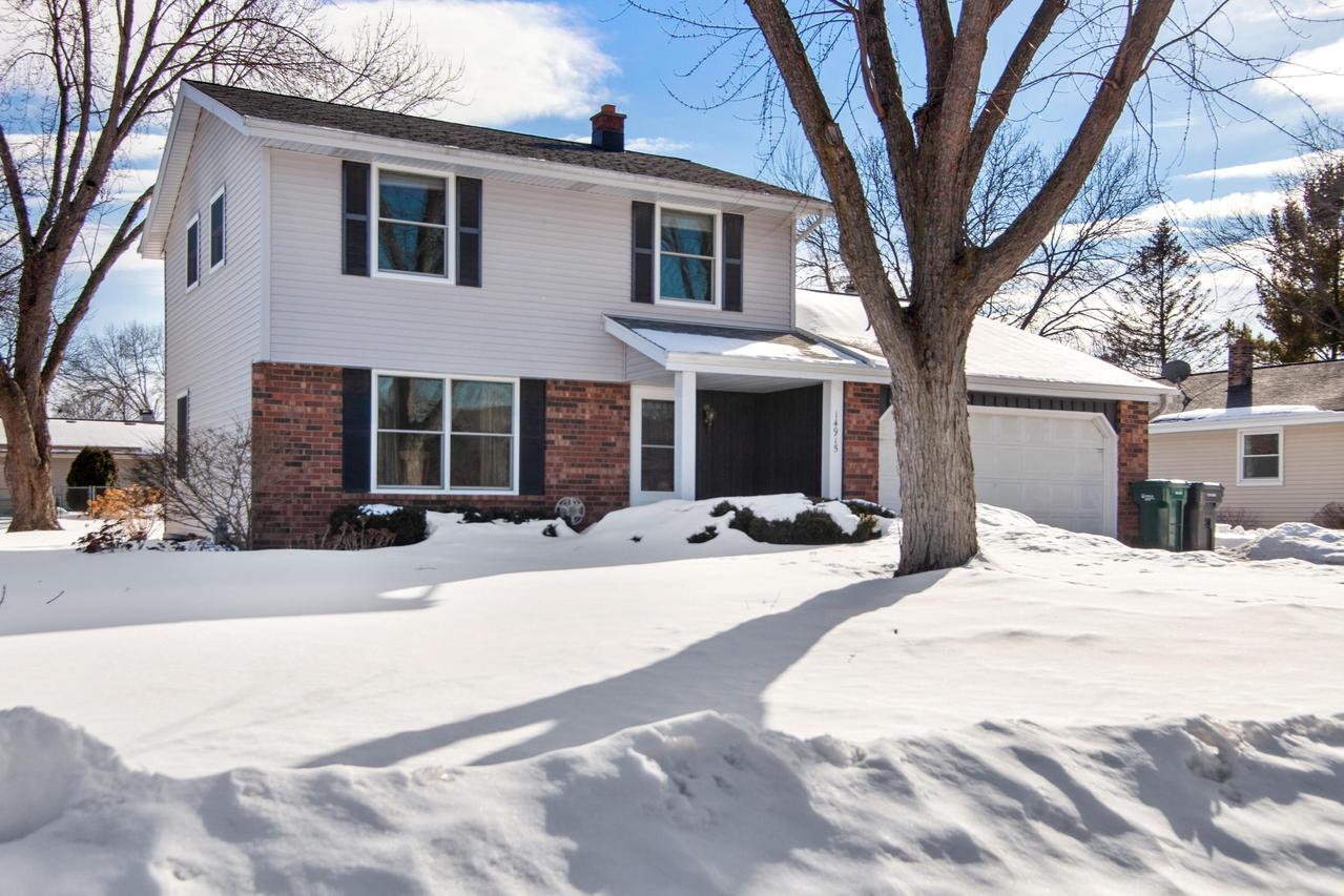 14915 W Harcove Dr., New Berlin, WI 53151