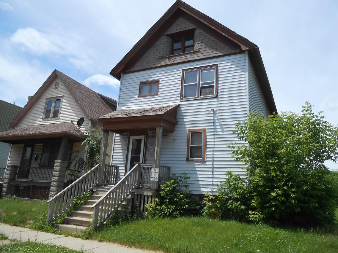 2357 N 20th St, Milwaukee, WI 53206