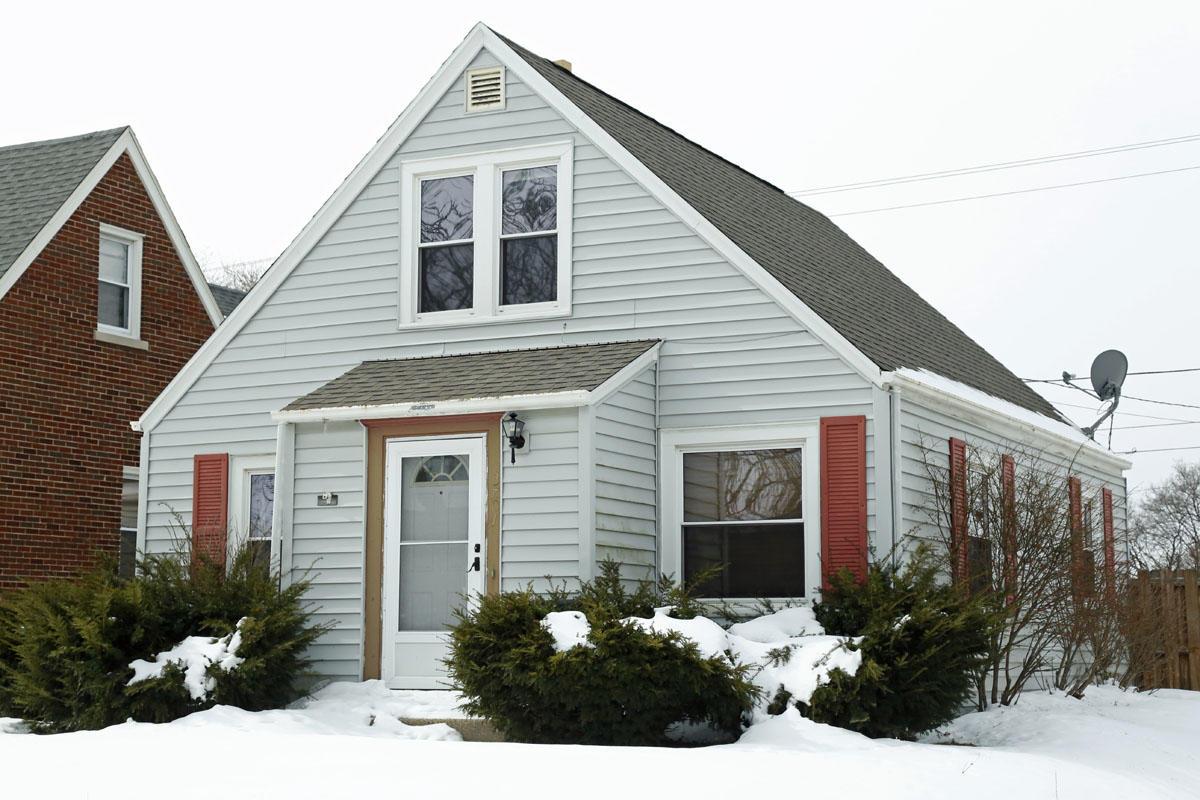 3701 S 19th St, Milwaukee, WI 53221