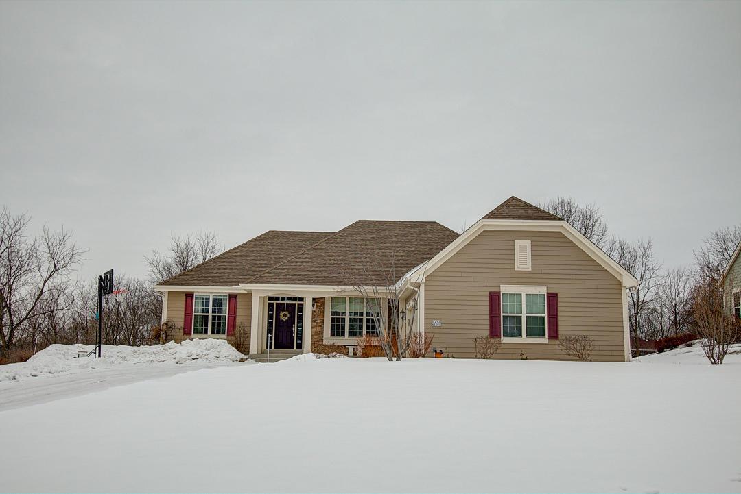 W273N2407 Arlington Ct, Pewaukee, WI 53072