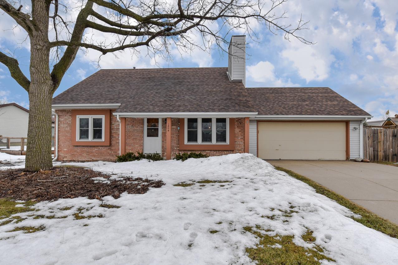 1304 Southtowne Ct, South Milwaukee, WI 53172