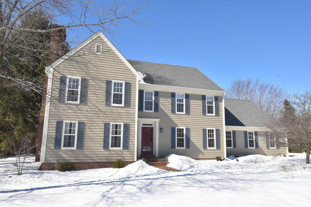 10315 N Waterleaf Ct, Mequon, WI 53092