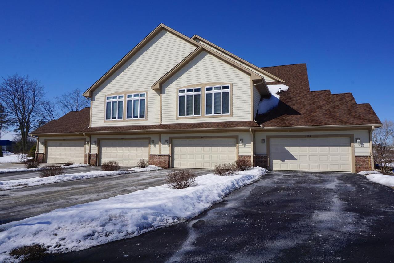 4865 S Lynn Dr, New Berlin, WI 53151
