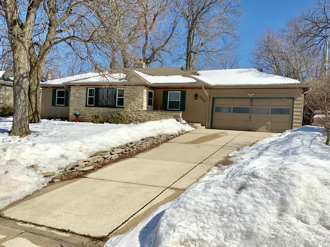 720 N 113th St, Wauwatosa, WI 53226
