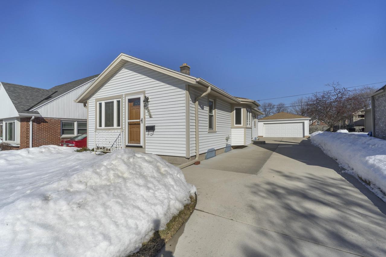 2016 S 97th St, West Allis, WI 53227