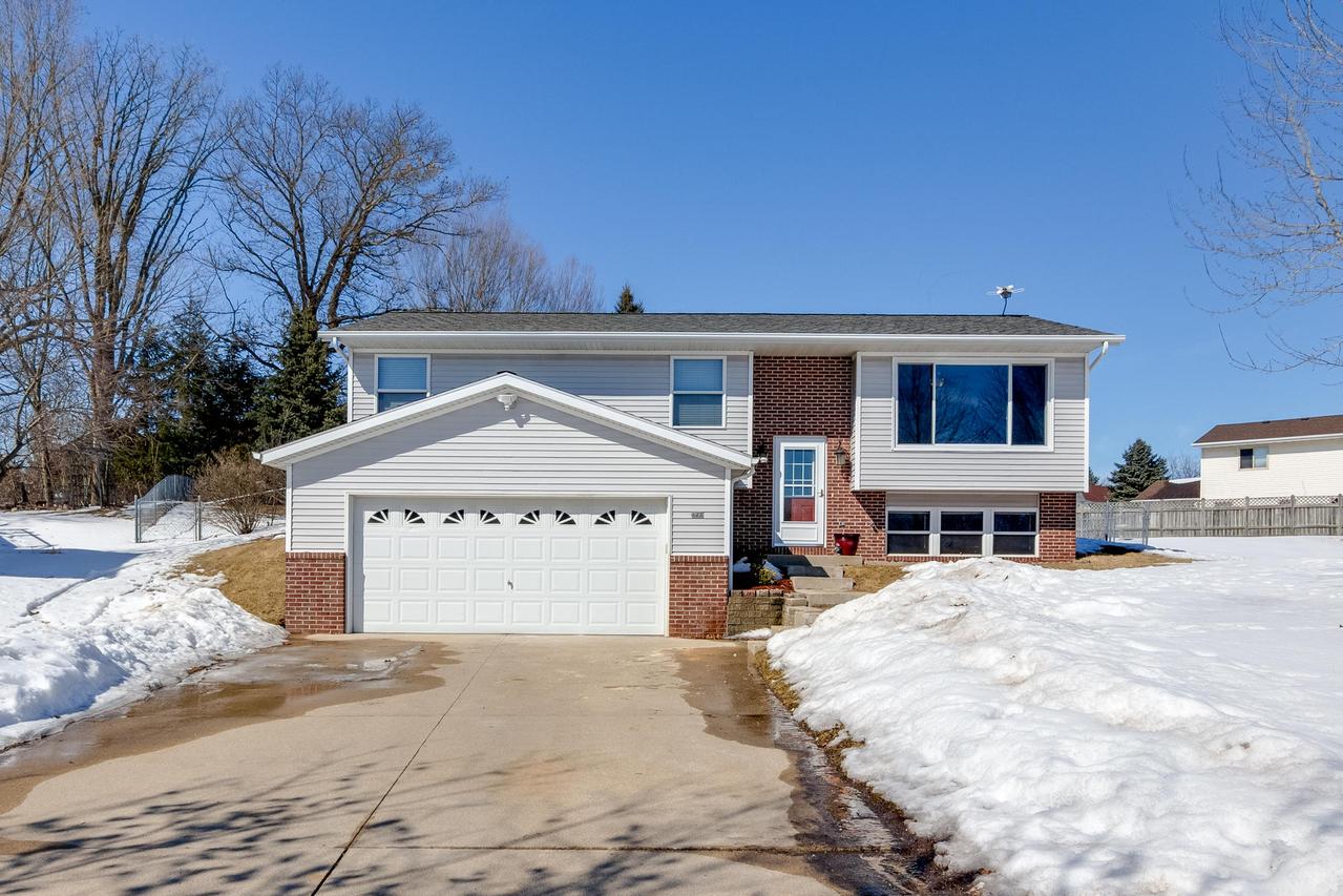 422 Scott Ct, Hartford, WI 53027