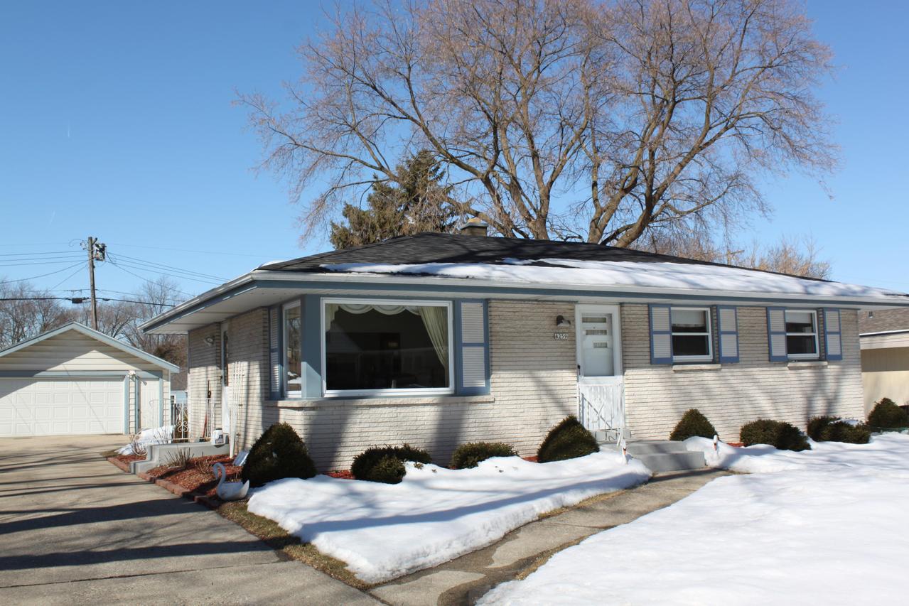 4259 N 93rd St., Wauwatosa, WI 53222