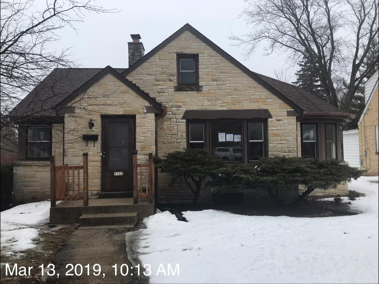 5702 S 113th St, Hales Corners, WI 53130