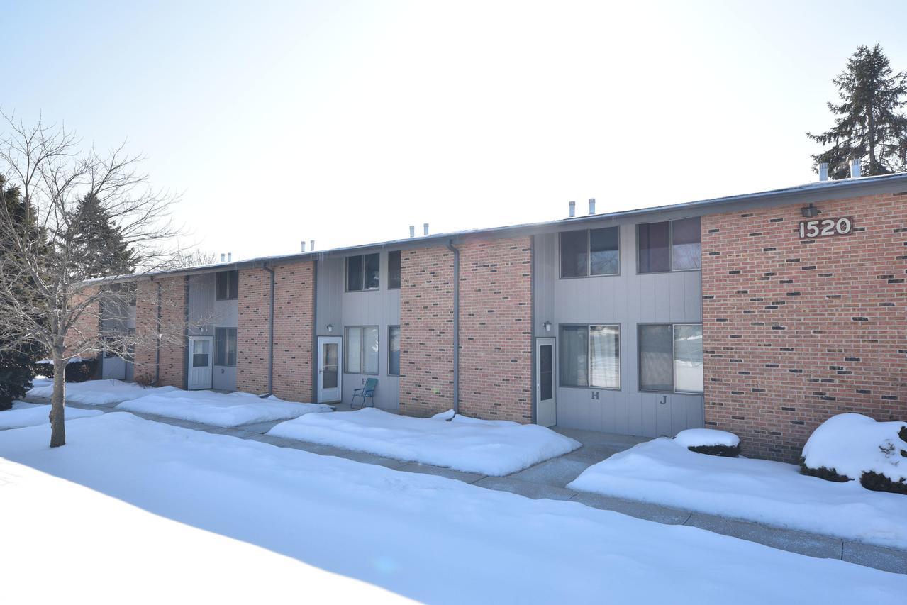 1520 Big Bend #C, Waukesha, WI 53189