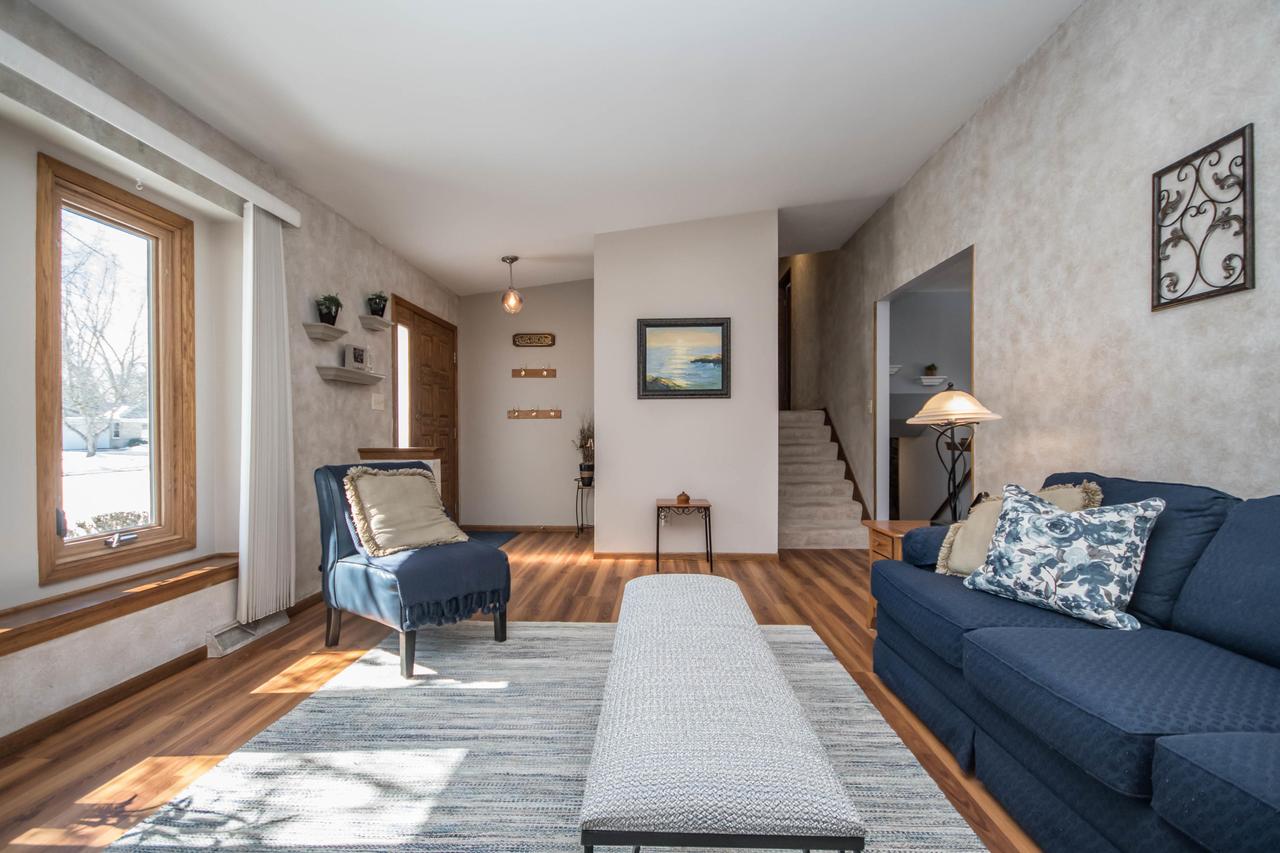 N50W17806 Greenview Ave, Menomonee Falls, WI 53051