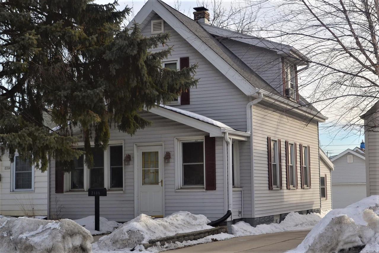 2106 S 92nd St, West Allis, WI 53227